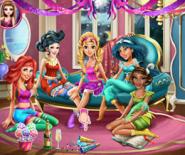 Disney Prensesler Pijama Partisinde
