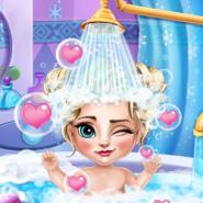 Bebek Elsa'nın Banyo Keyfi